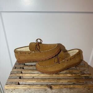 Eddie Bauer Shearling Lined Suede Moccasin Slippers. Casual, Outdoor, Preppy.